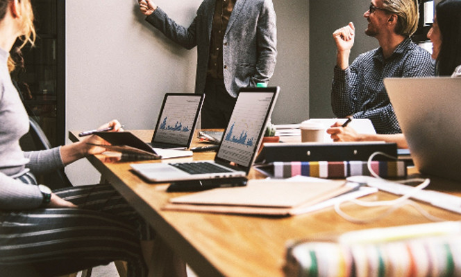 Die Experten von Oneconsult unterstützen bei der Interpretation. BEG Analytics verantwortet den Betrieb der Community Plattform.